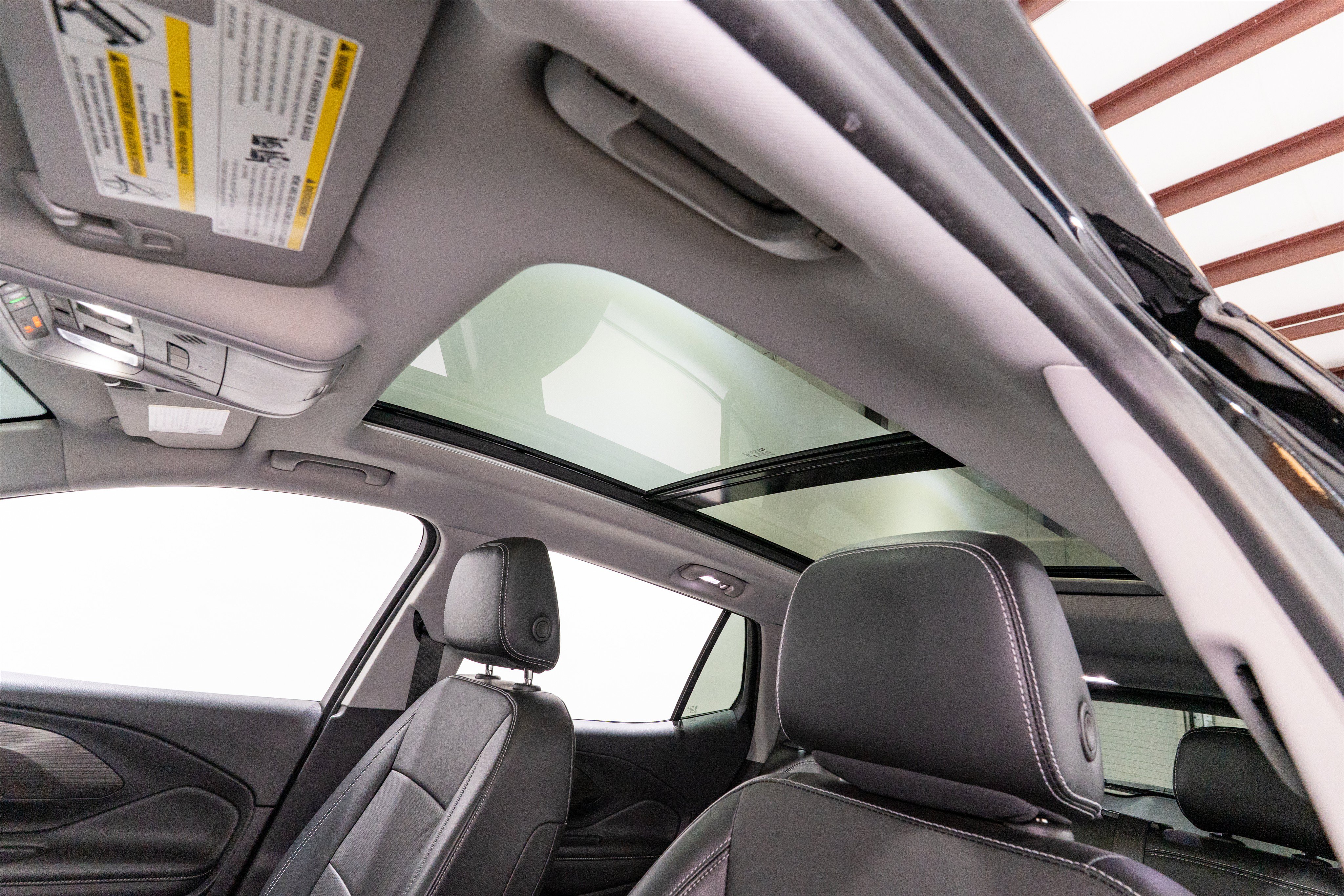 Used 2024 GMC Terrain SLT w/ Infotainment Package II FWD image 17