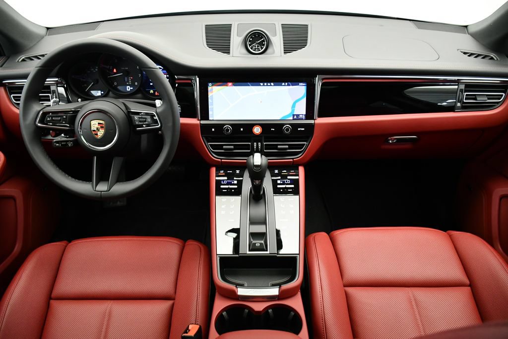 Certified 2026 Porsche Macan AWD/4WD image 23