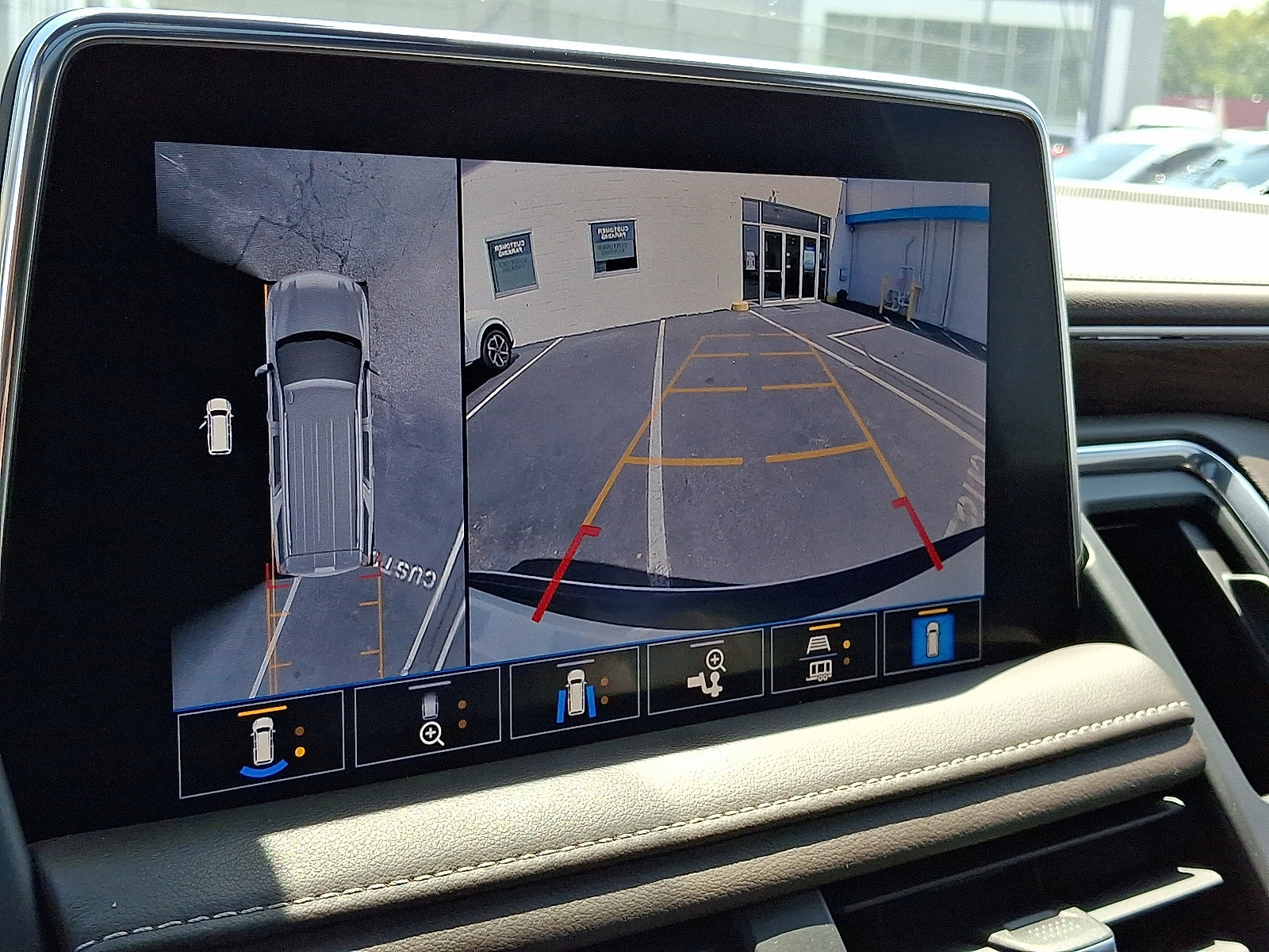 Certified 2021 Chevrolet Tahoe Z71 w/ Luxury Package image 24