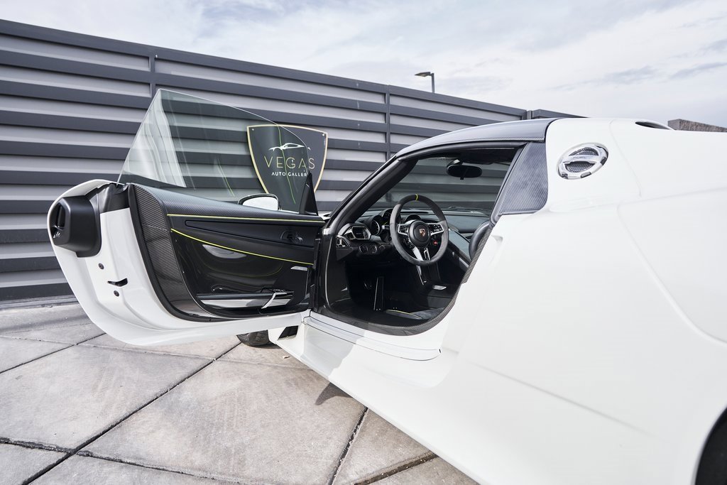 Used 2015 Porsche 918 Spyder w/Weissach Package image 45