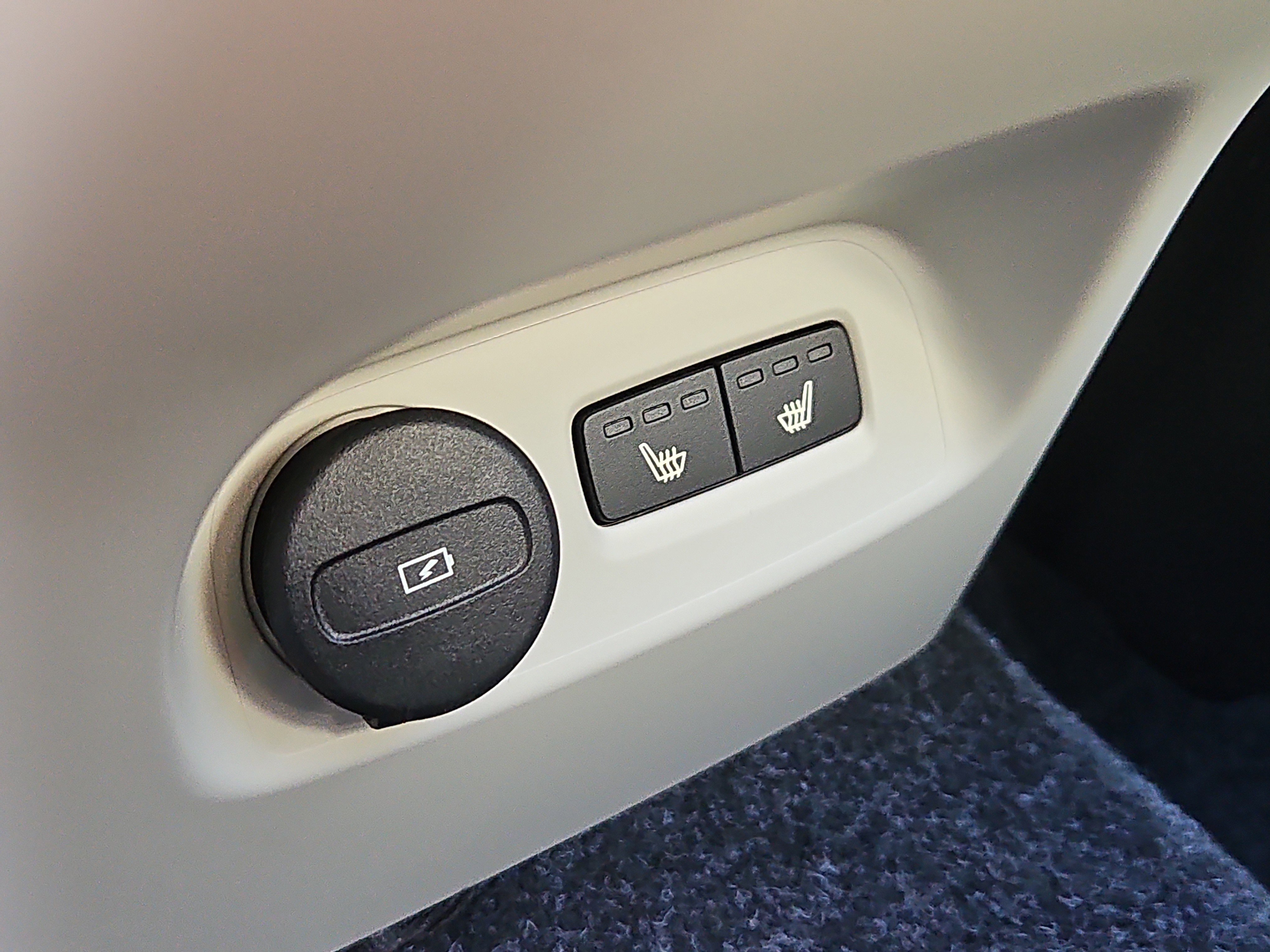 New 2026 Volvo XC40 B5 Plus w/ Protection Package Premier image 11