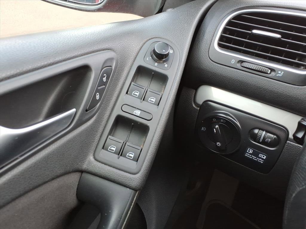 Used 2011 Volkswagen Golf TDI image 19