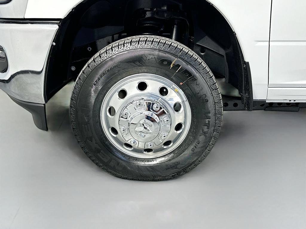 New 2026 RAM 3500 Tradesman w/ Chrome Appearance Group AWD/4WD image 17