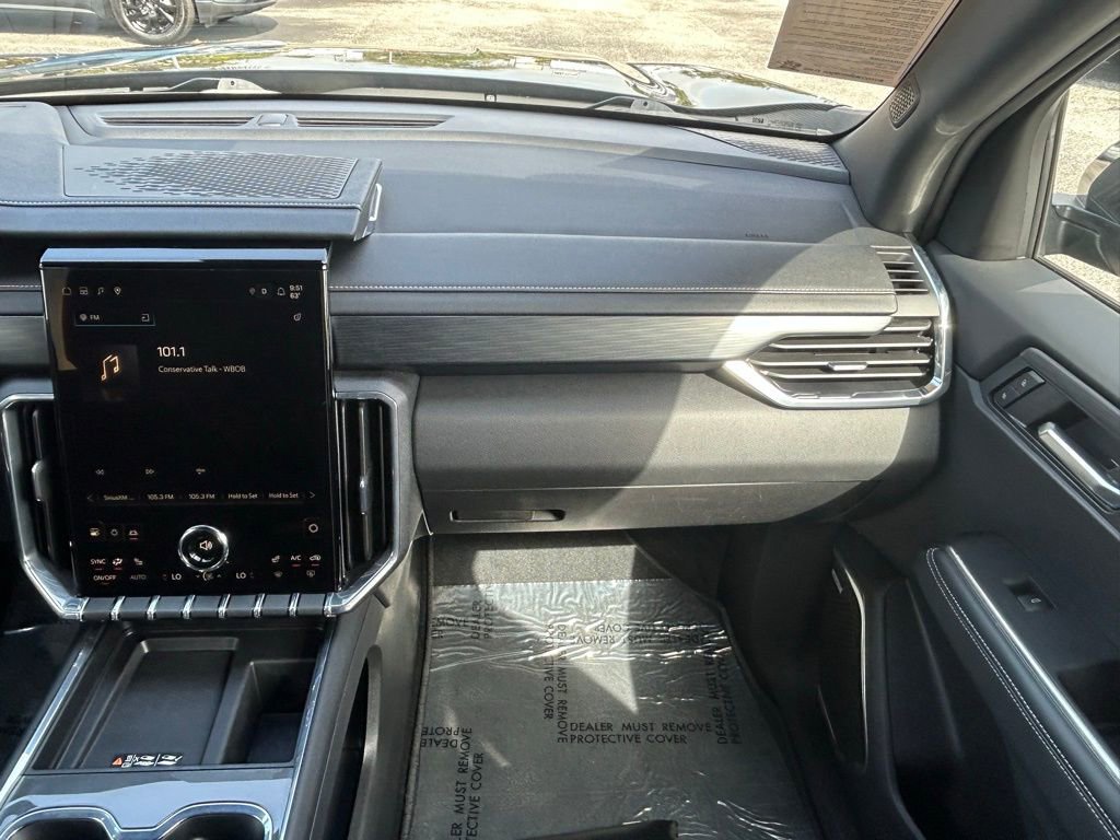 Used 2025 GMC Acadia Elevation image 17