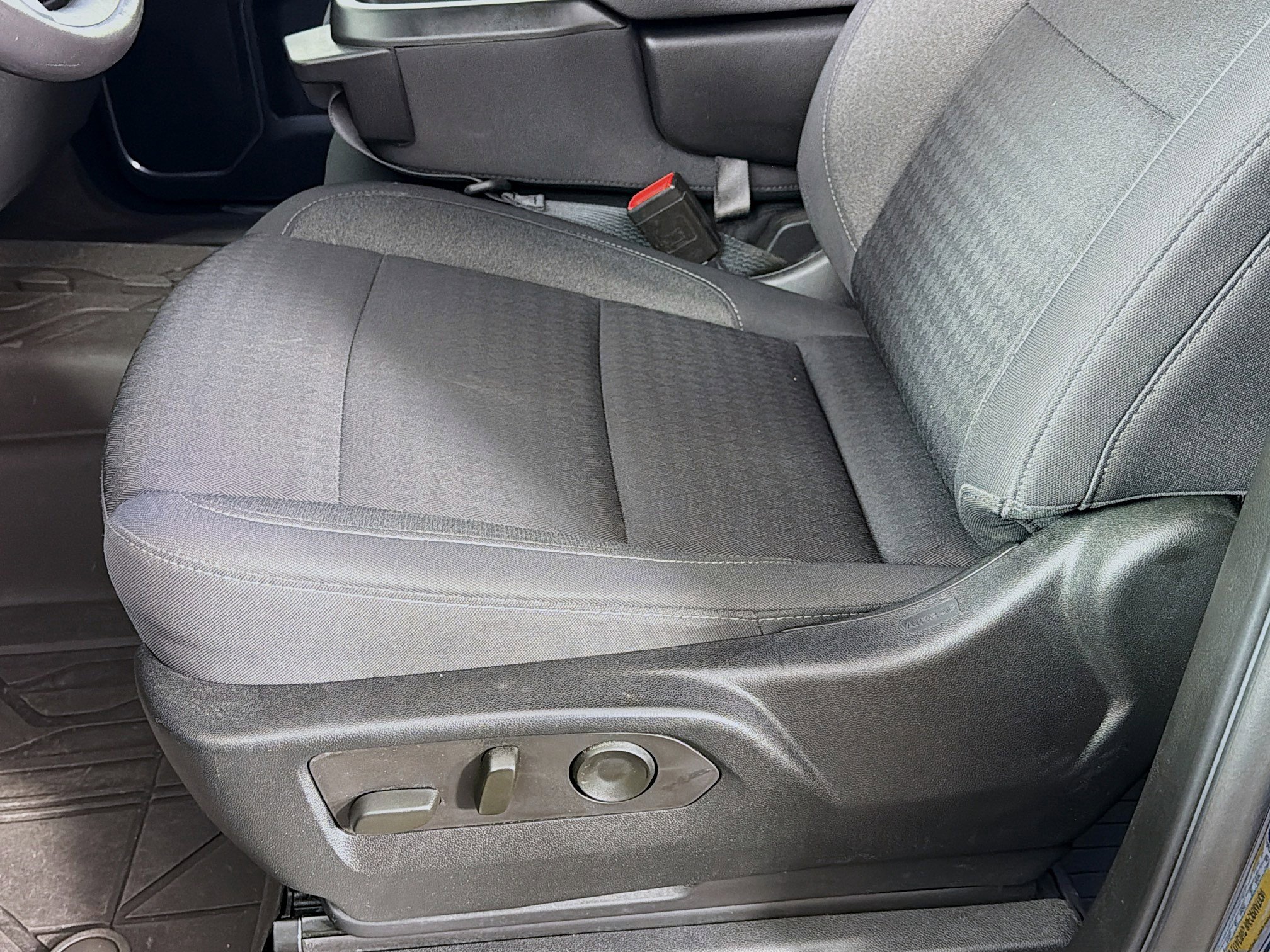 Used 2022 Chevrolet Silverado 1500 LT image 20