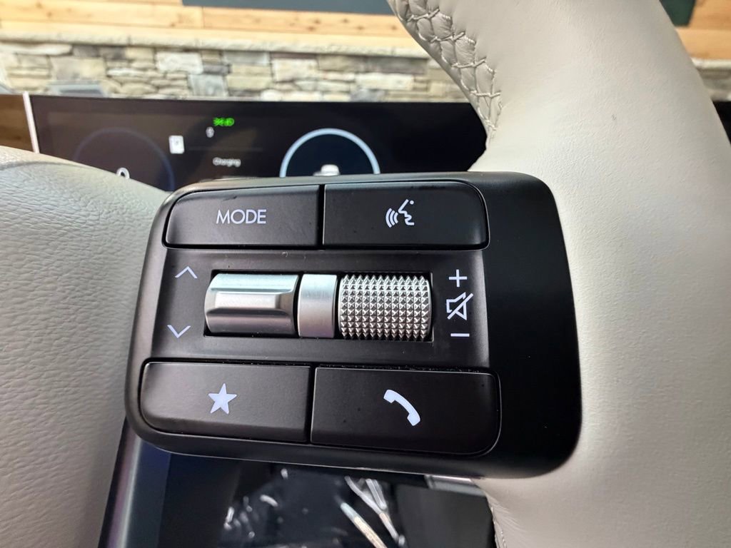 Certified 2025 Hyundai Santa Fe Limited image 24