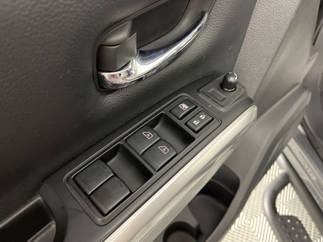 Used 2024 Nissan Titan SV w/ SV Convenience Package image 34