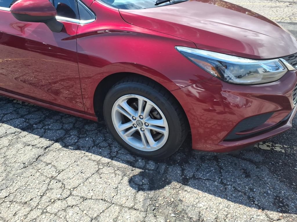 Certified 2017 Chevrolet Cruze LT w/ Convenience Package FWD image 4