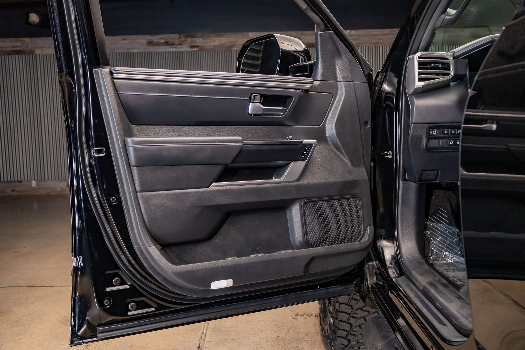 Used 2025 Toyota Sequoia Platinum w/ TRD Off-Road Package image 31