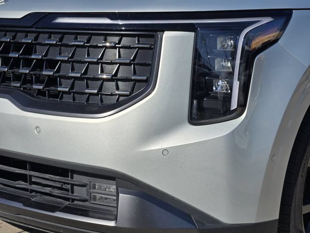 Used 2025 Kia Carnival SX FWD image 9