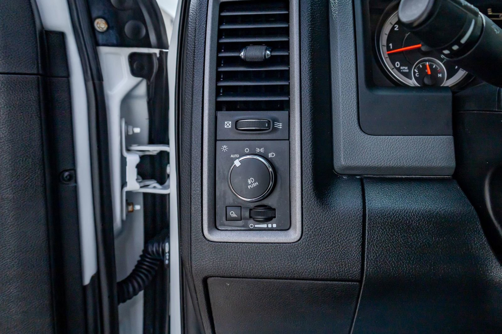 Used 2017 RAM 1500 Express RWD image 20