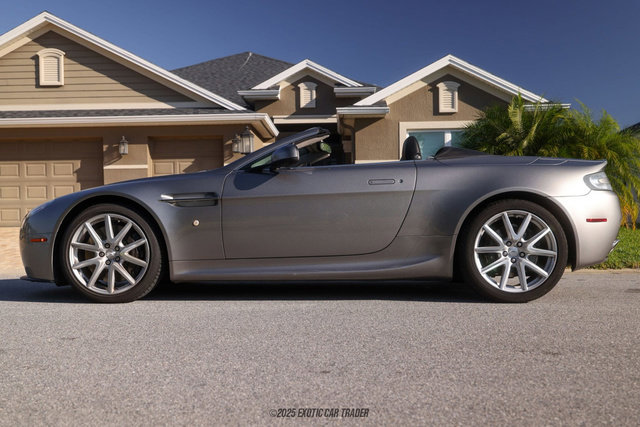 Used 2012 Aston Martin V8 Vantage Roadster image 3
