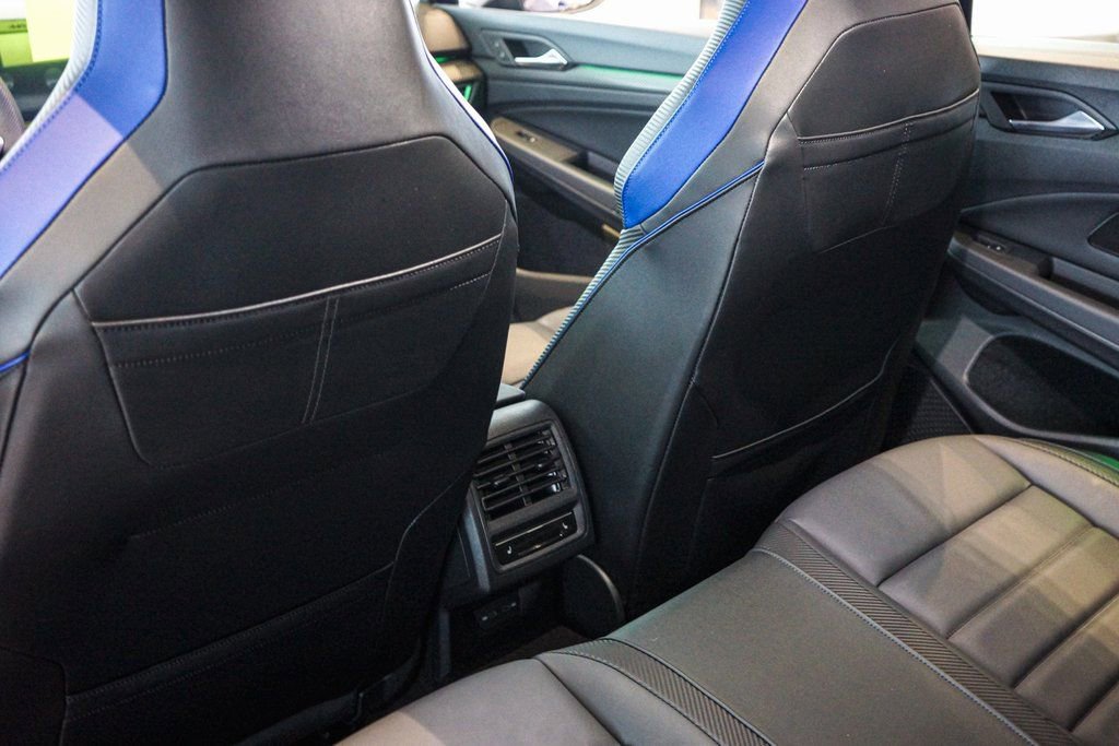 New 2024 Volkswagen Golf R image 24