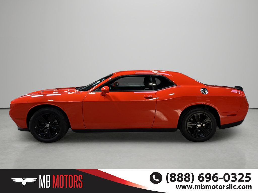 Used 2023 Dodge Challenger SXT RWD image 2