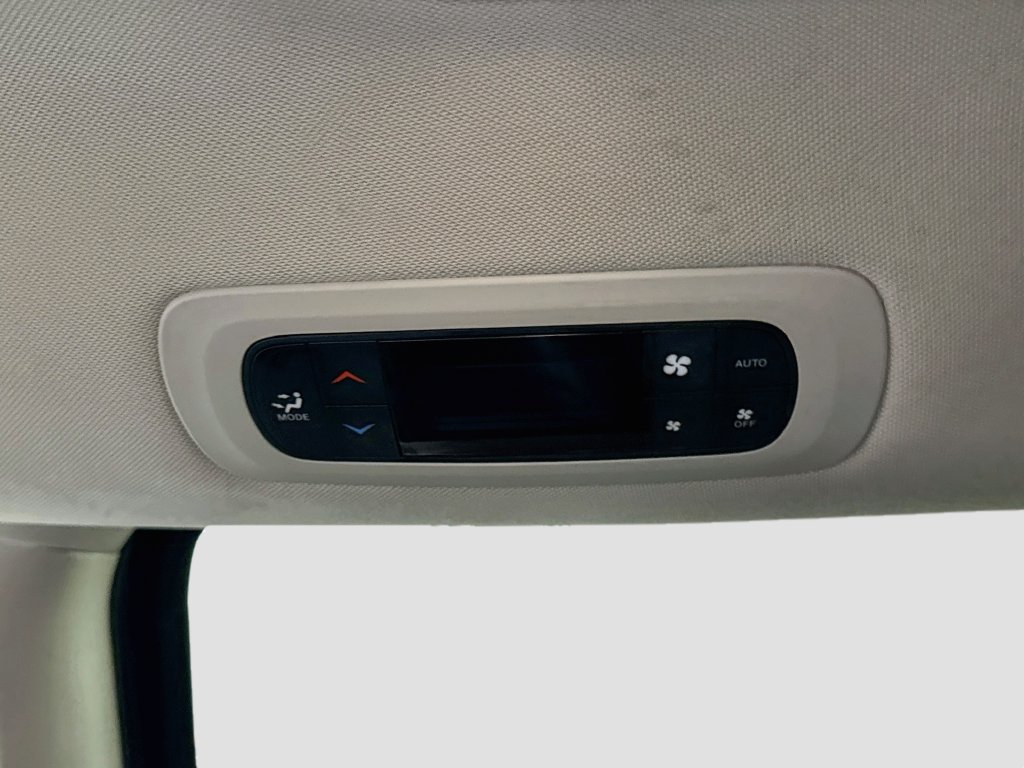 Used 2024 Chrysler Pacifica Touring-L FWD image 28