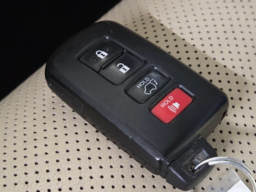 Used 2015 Toyota Highlander Limited AWD/4WD image 33
