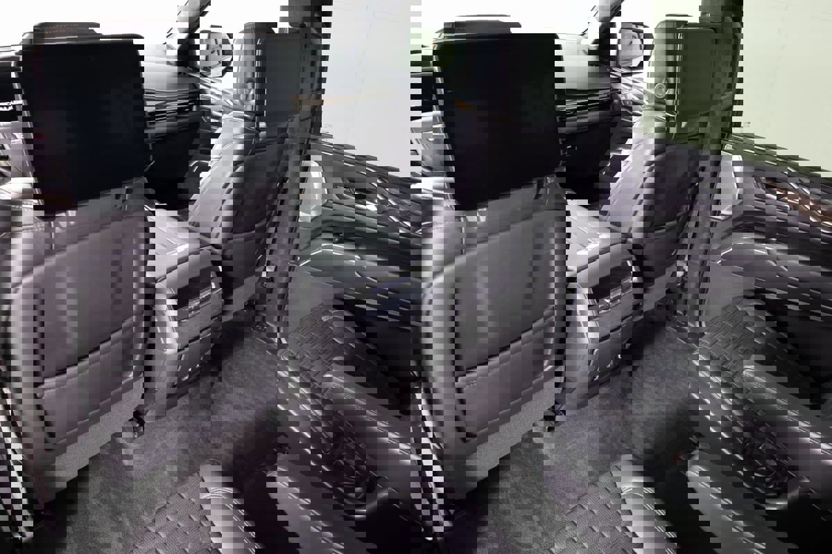 Used 2022 Cadillac Escalade ESV Sport Platinum w/ Heavy-Duty Trailer Package image 56