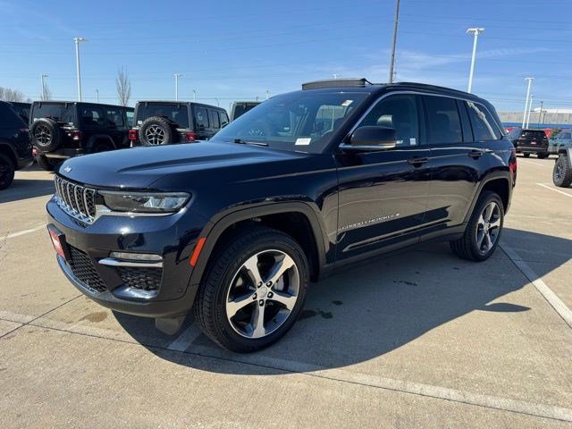 Certified 2024 Jeep Grand Cherokee Limited w/ Luxury Tech Group II image 3