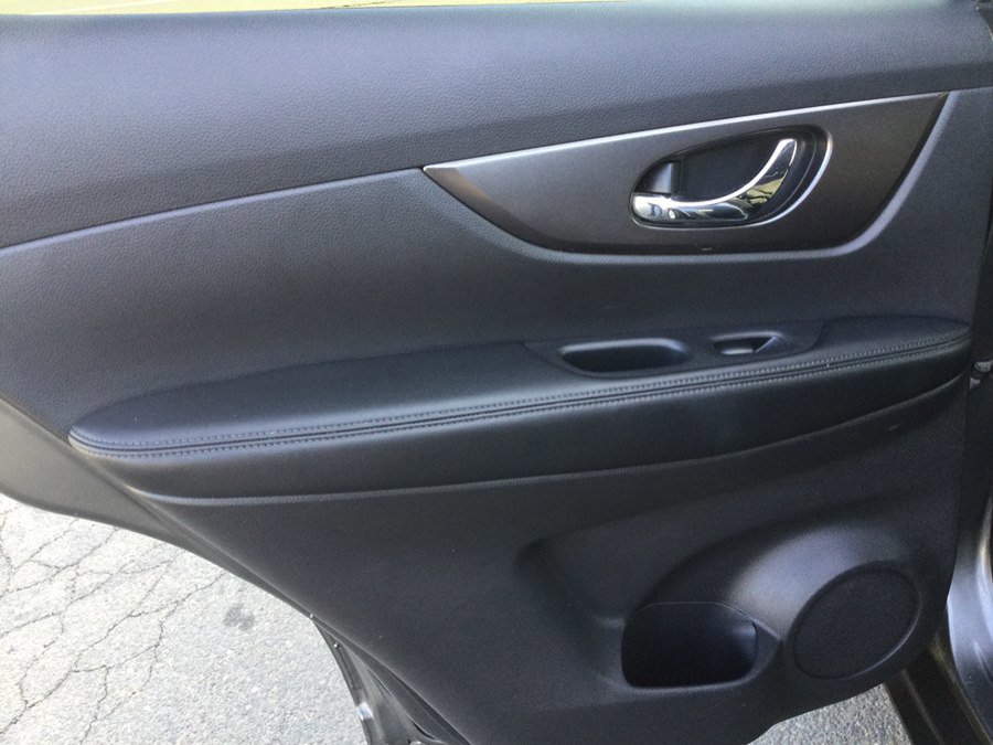 Used 2015 Nissan Rogue SV w/ SV Premium Package image 20