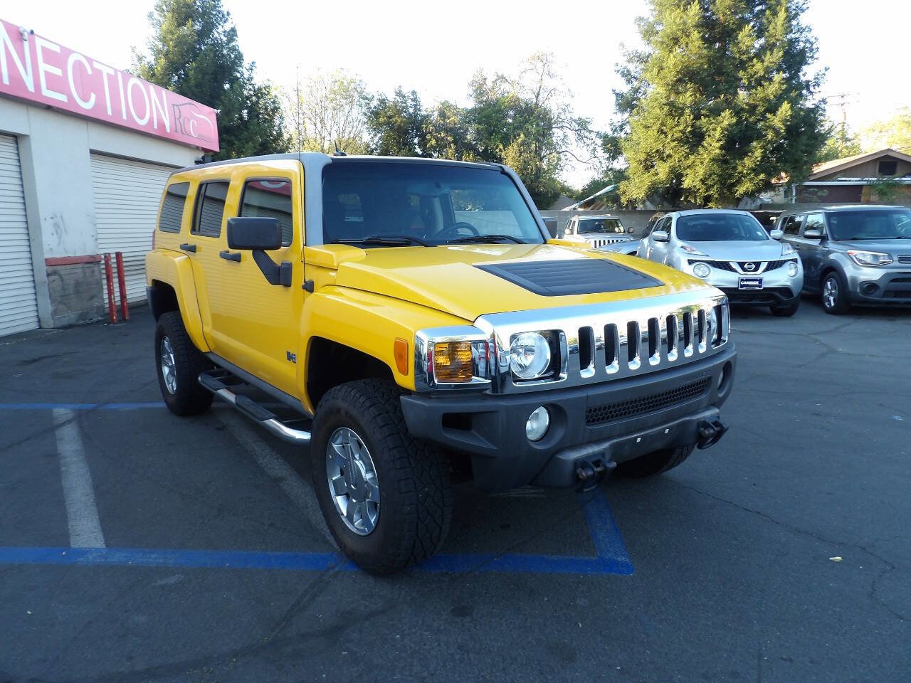 Used 2007 HUMMER H3 image 2