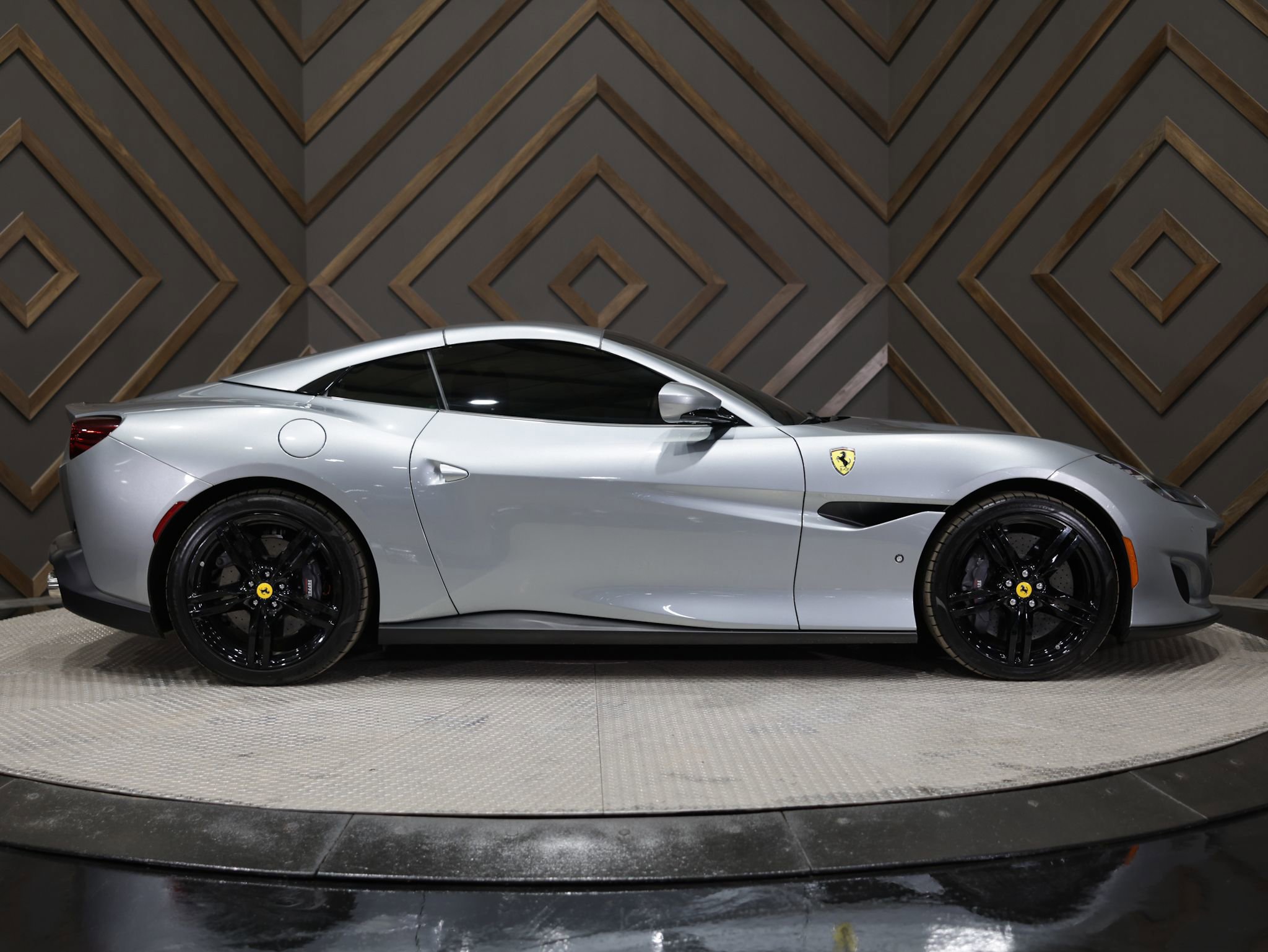 Used 2019 Ferrari Portofino image 21