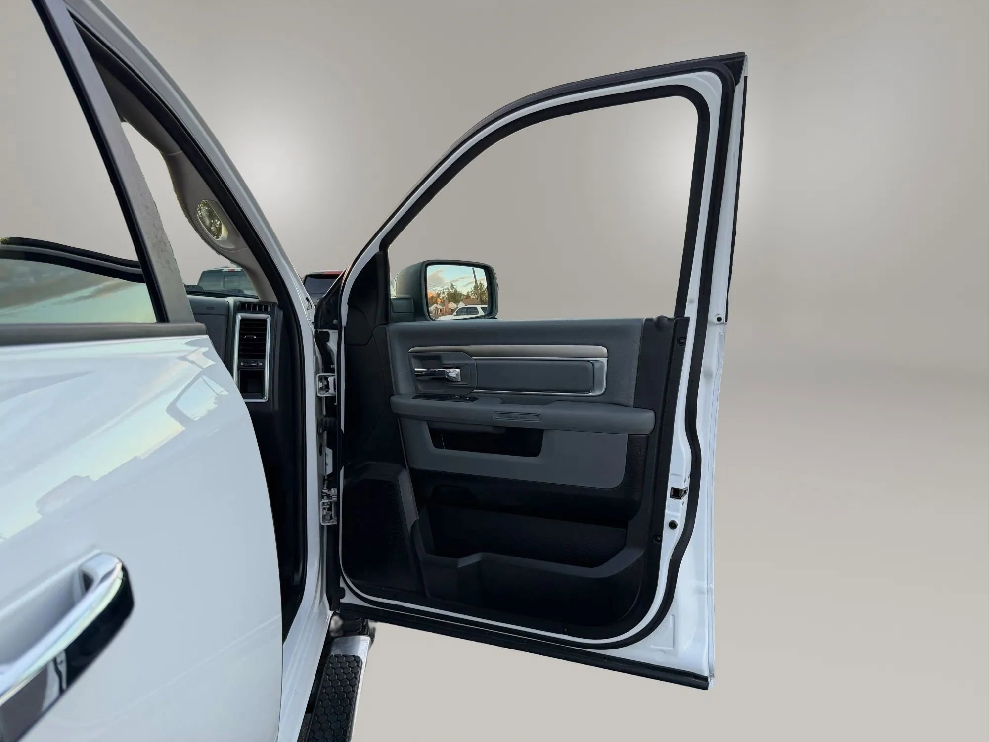 Used 2017 RAM 1500 Classic SLT image 40