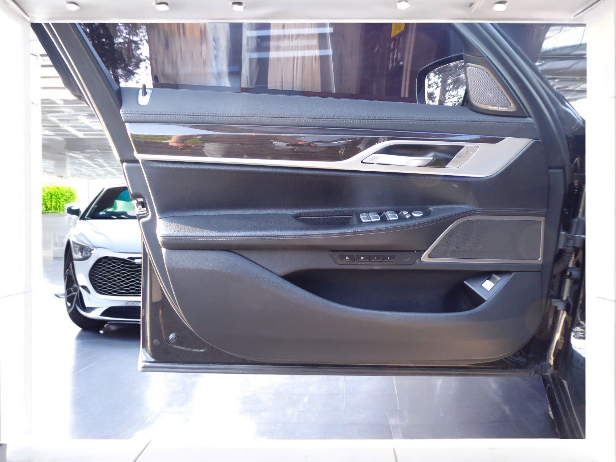 Used 2020 BMW 740i xDrive w/ Cold Weather Package image 22