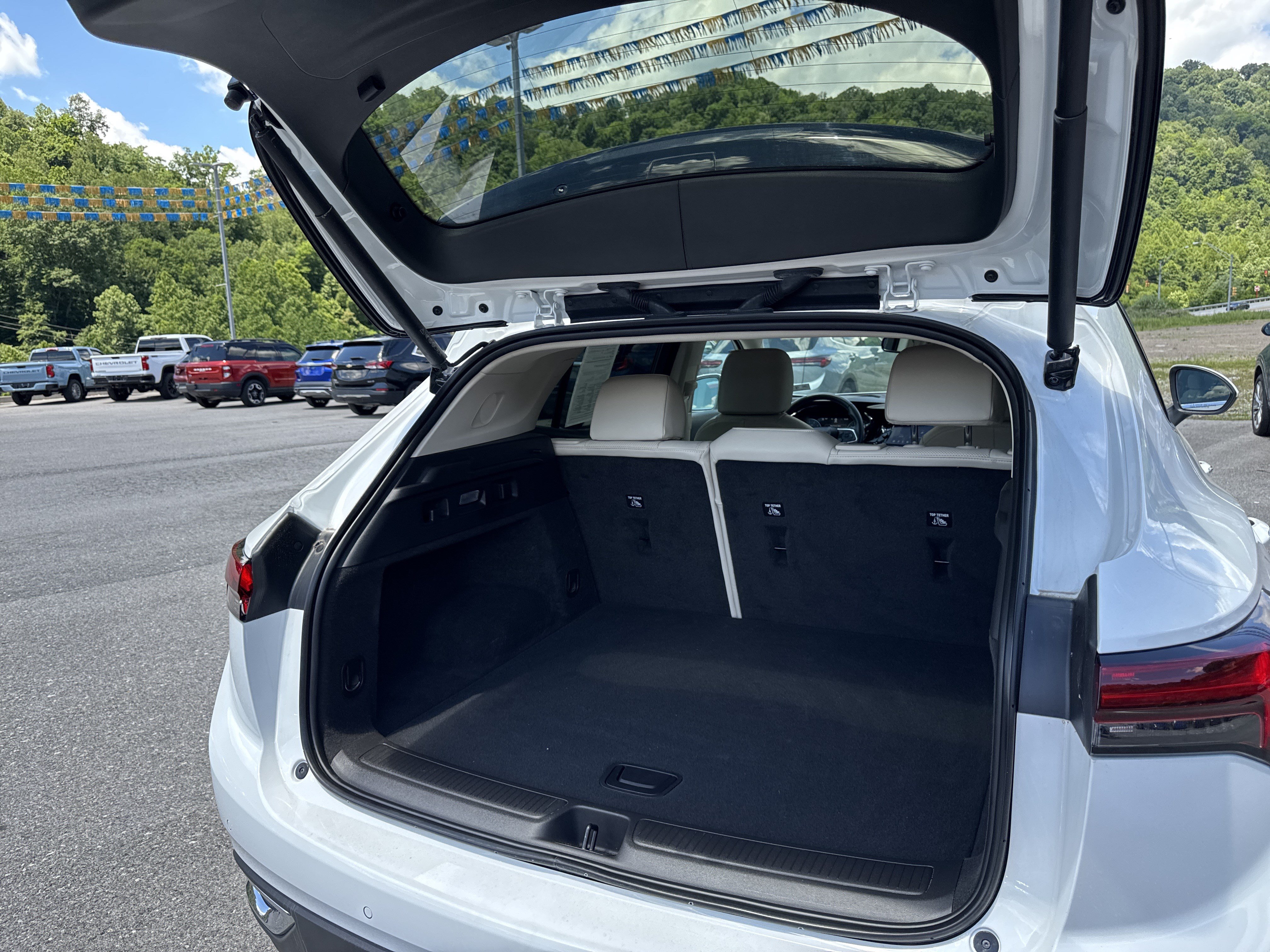 Used 2023 Buick Envision Essence AWD/4WD image 22