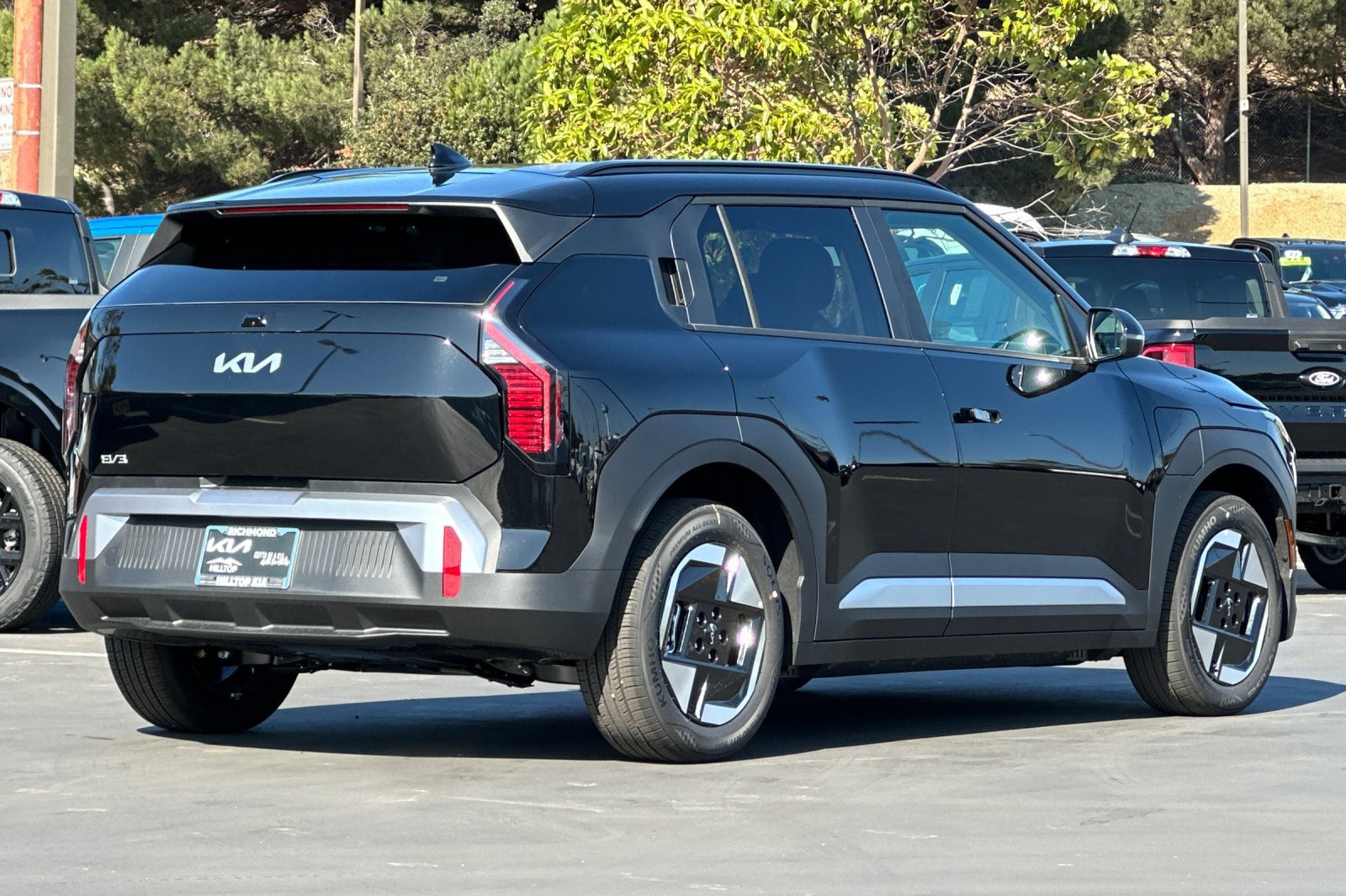 New 2027 Kia EV3 Wind FWD image 4