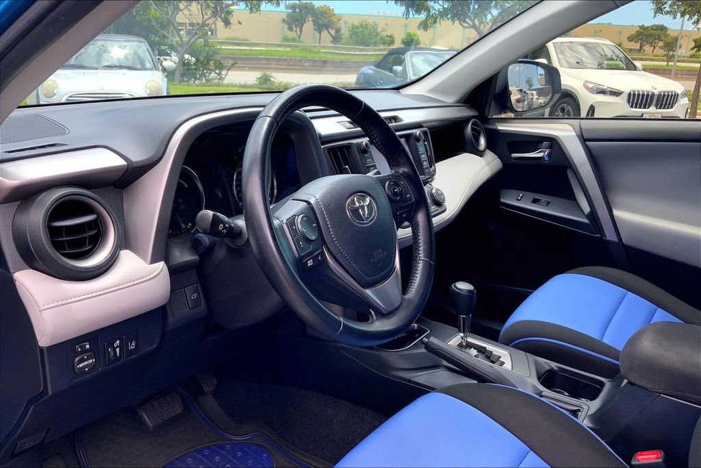 Used 2017 Toyota RAV4 XLE w/ Carpet Mat Package AWD/4WD image 13