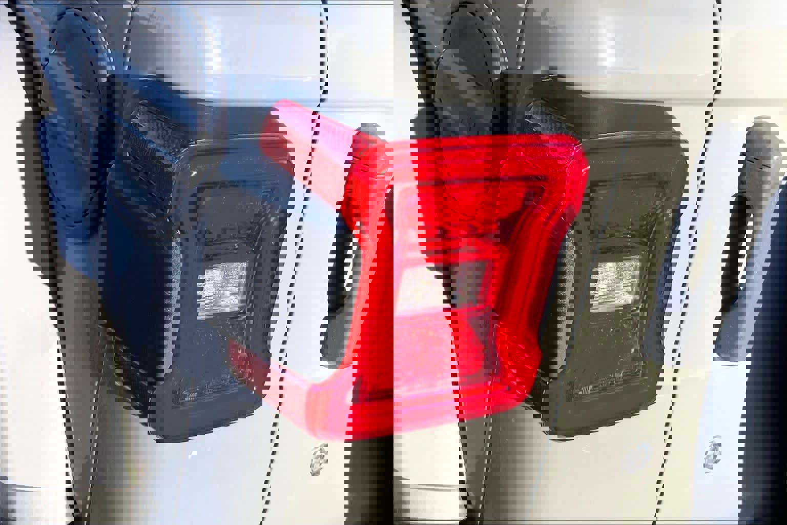 Used 2018 Jeep Wrangler Unlimited Sahara image 30