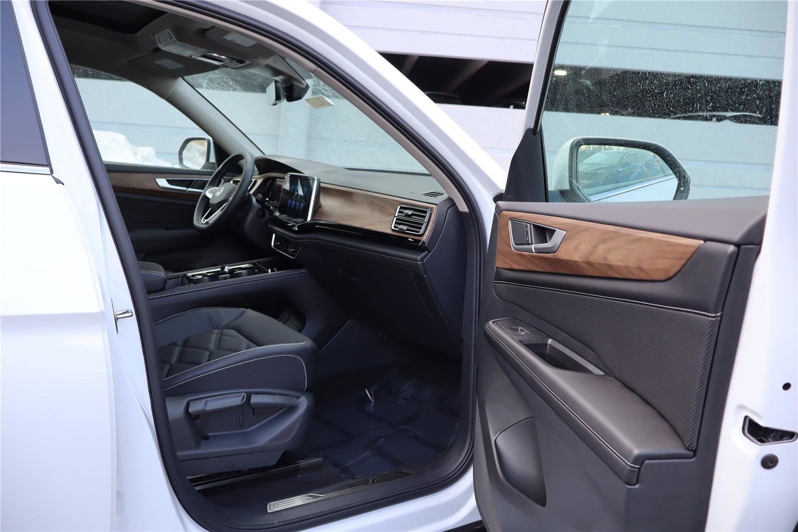 New 2026 Volkswagen Atlas SE image 27