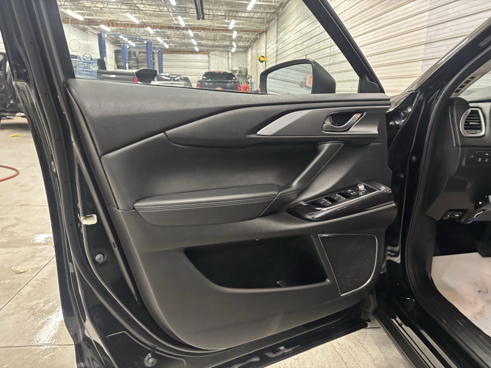 Used 2018 MAZDA CX-9 Touring w/ Touring Premium Package image 9