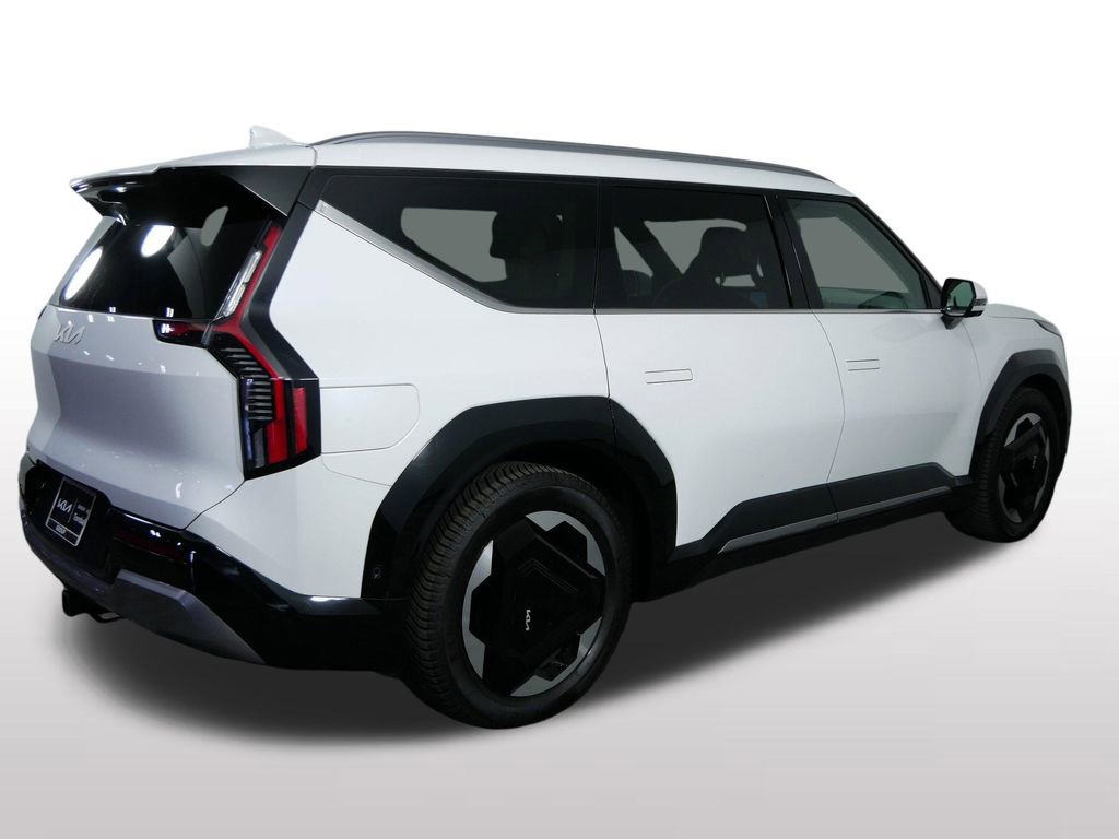Certified 2024 Kia EV9 Land image 9