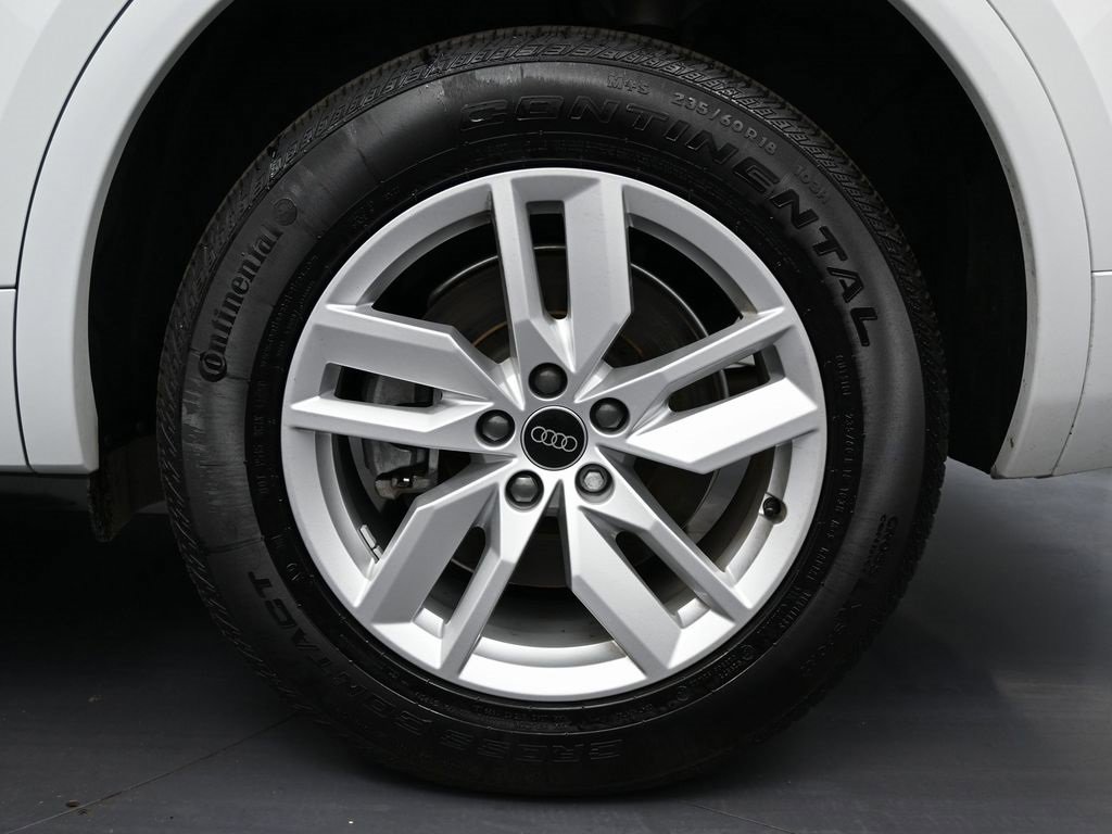 Used 2024 Audi Q5 2.0T Premium w/ Convenience Package image 11