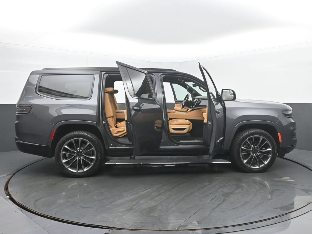 Used 2025 Jeep Grand Wagoneer Series III w/ Rear Seat Video Group 1 AWD/4WD image 51