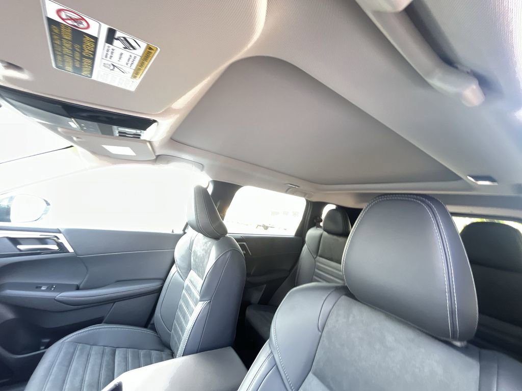 New 2025 Mitsubishi Outlander SE image 22