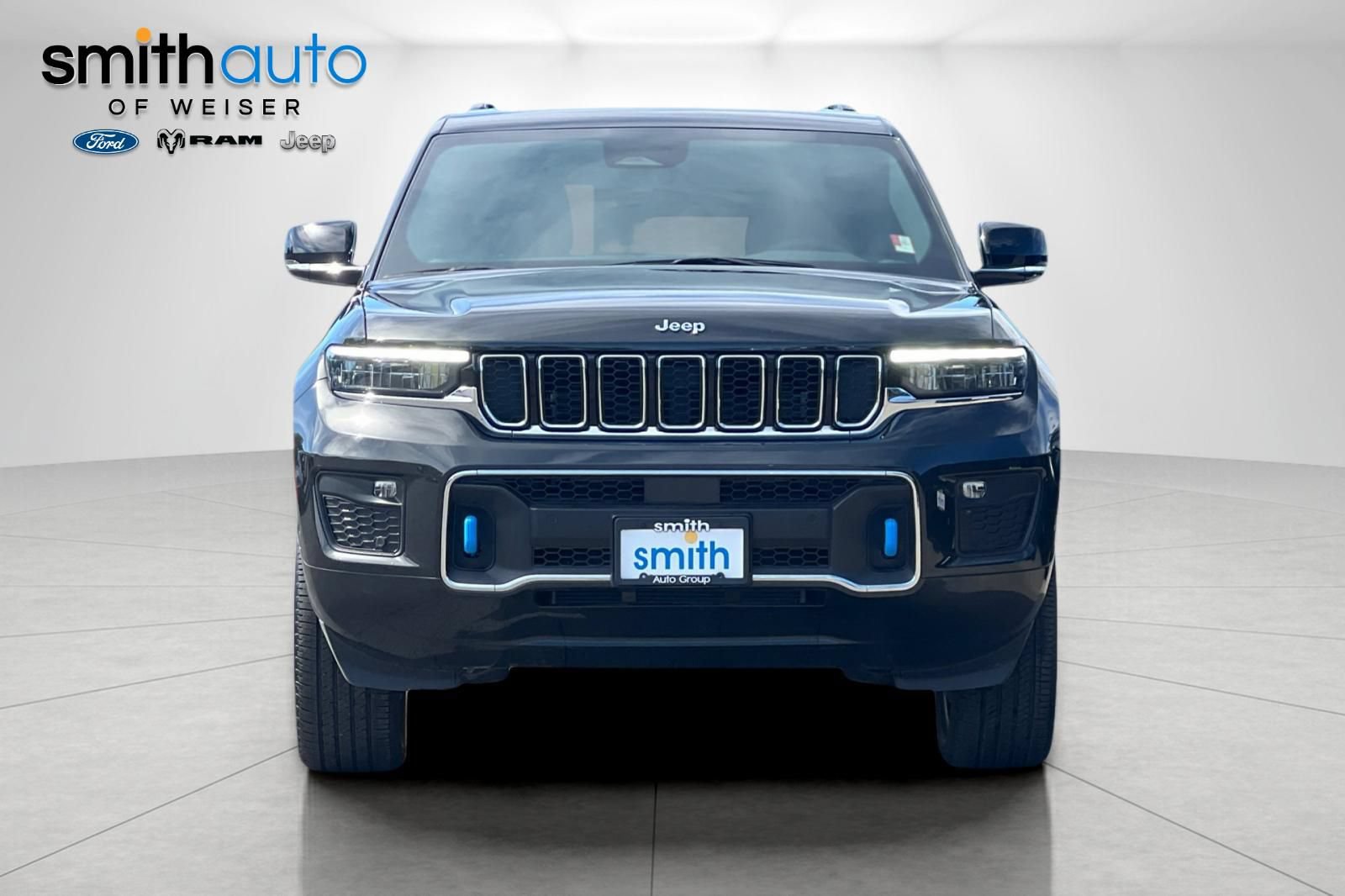 Used 2024 Jeep Grand Cherokee Overland w/ Luxury Tech Group IV AWD/4WD image 10