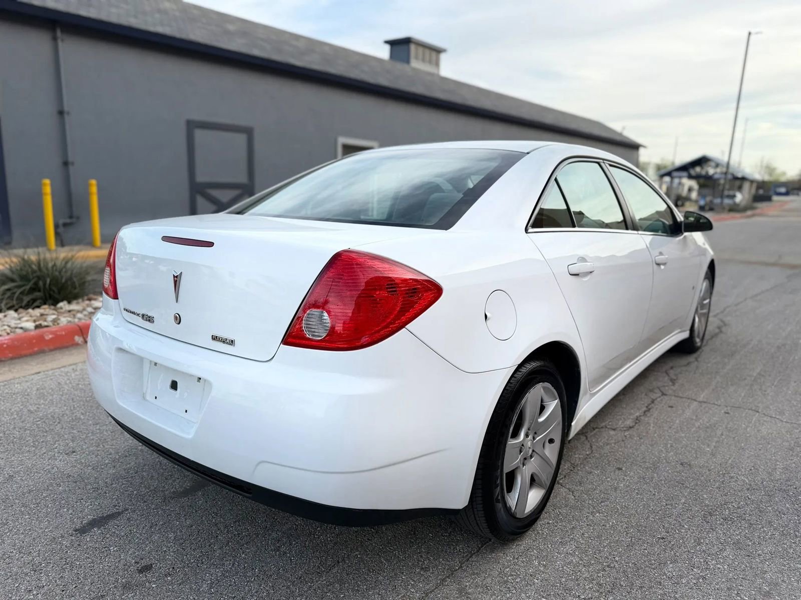 Used 2010 Pontiac G6 Sedan 4D image 11