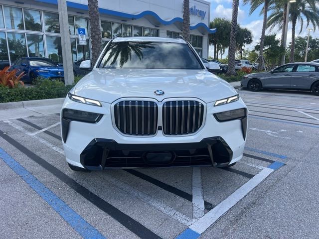 Used 2023 BMW X7 xDrive40i w/ M Sport Package image 3