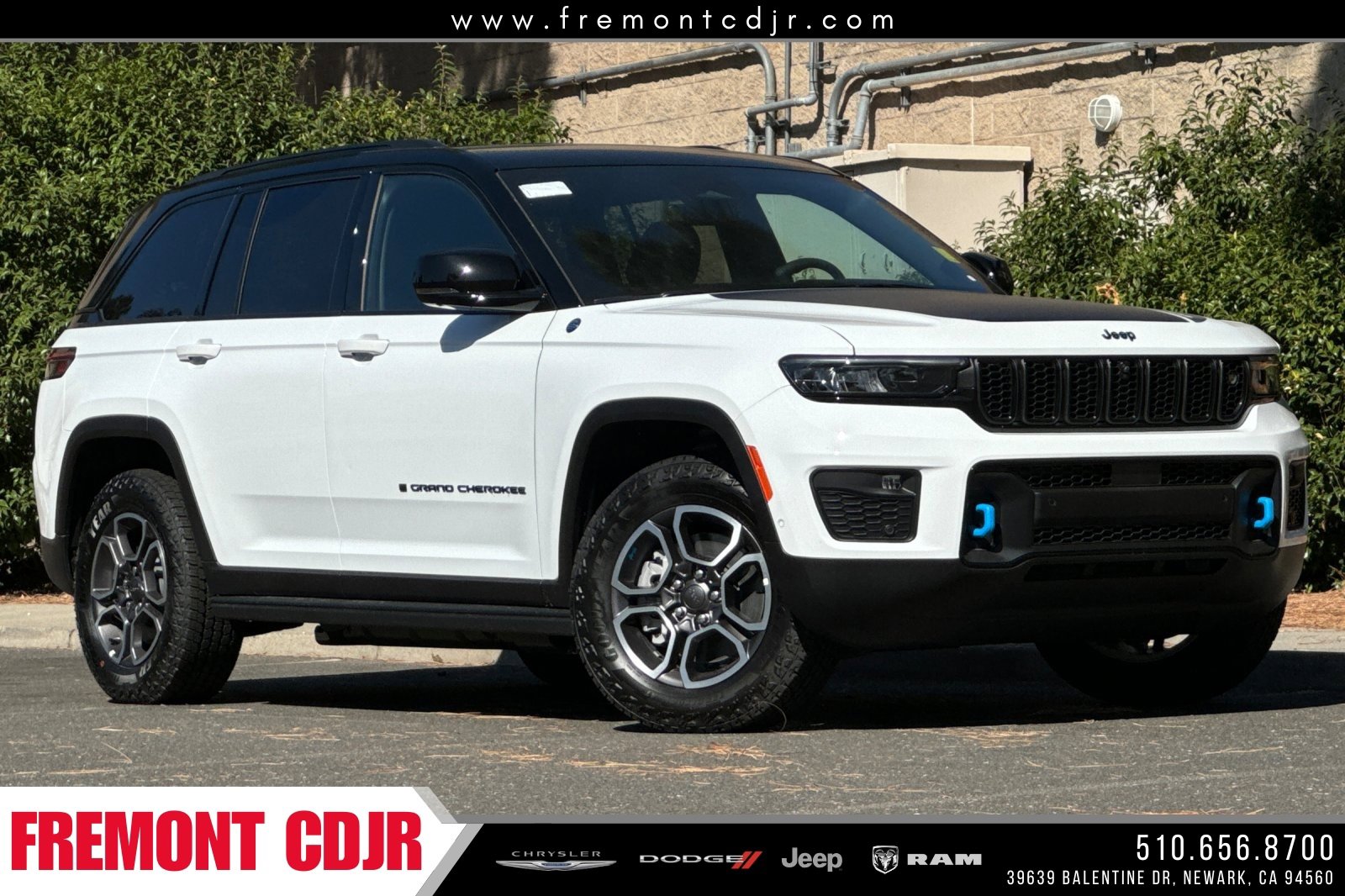New 2023 Jeep Grand Cherokee Trailhawk w/ Advanced Protech Group II