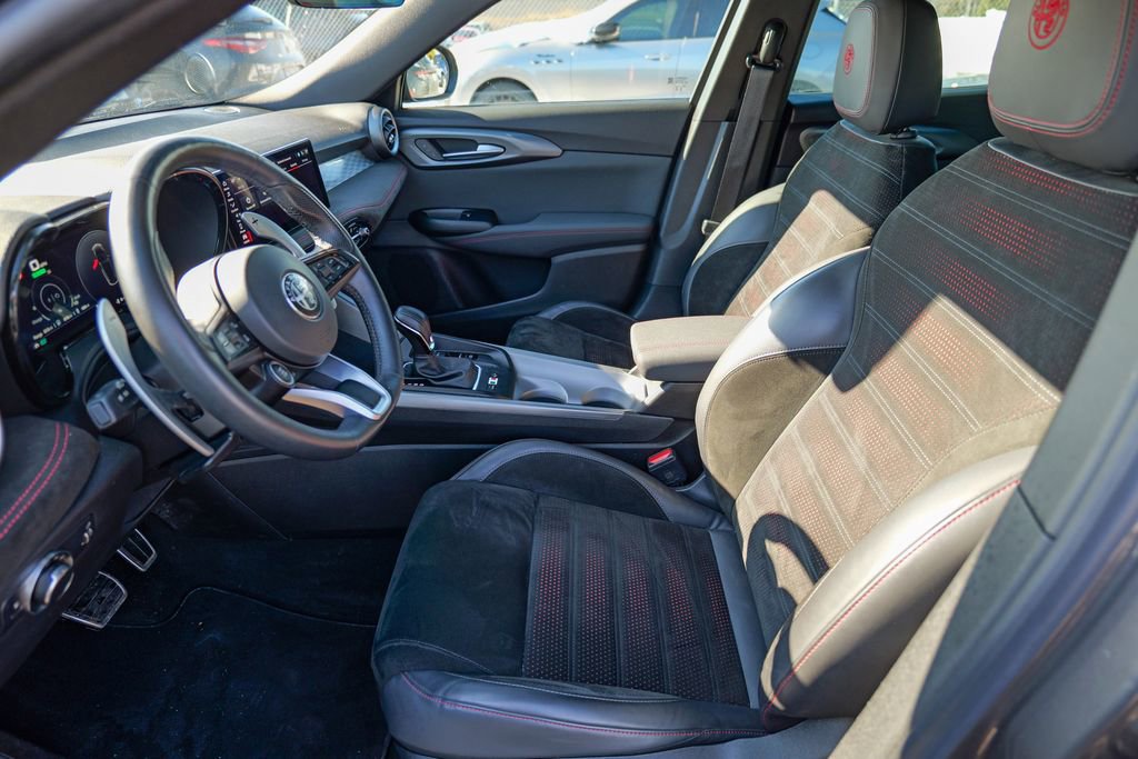 Used 2024 Alfa Romeo Tonale Veloce w/ Active Assist Package image 18