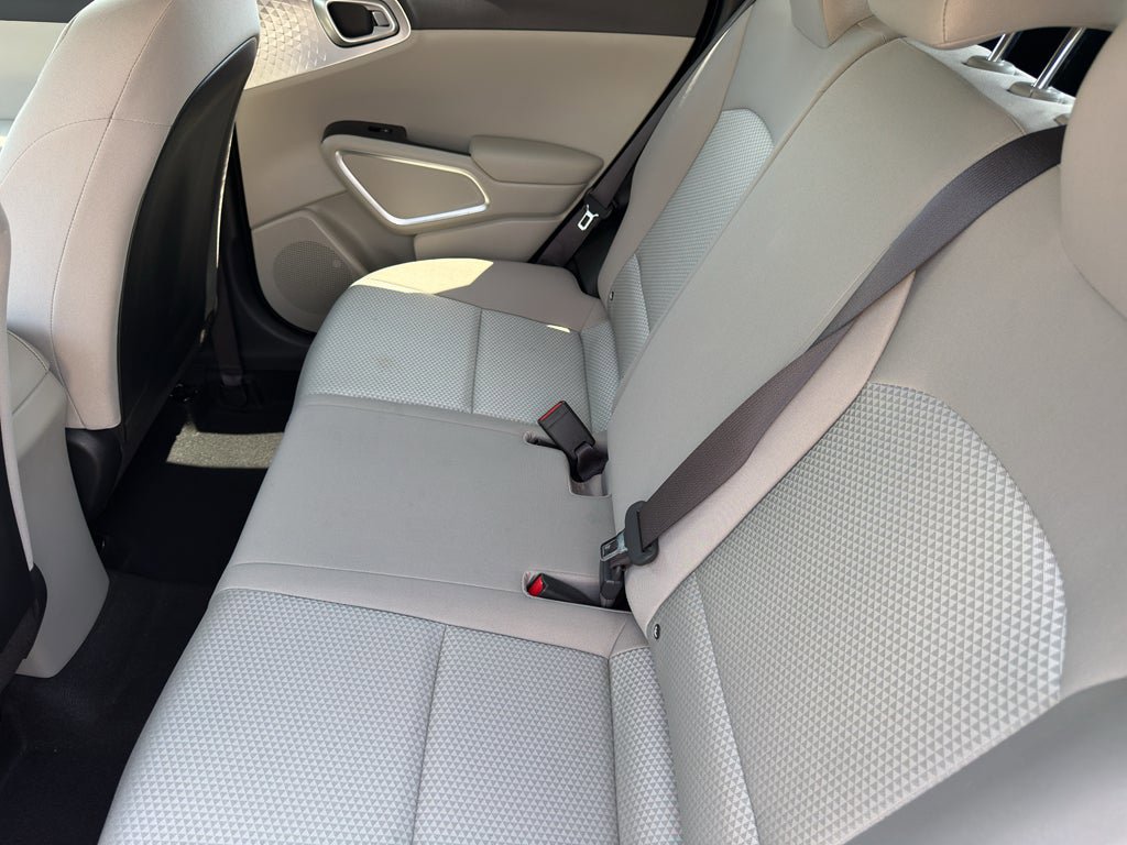 Used 2025 Kia Soul LX w/ LX Technology Package FWD image 21