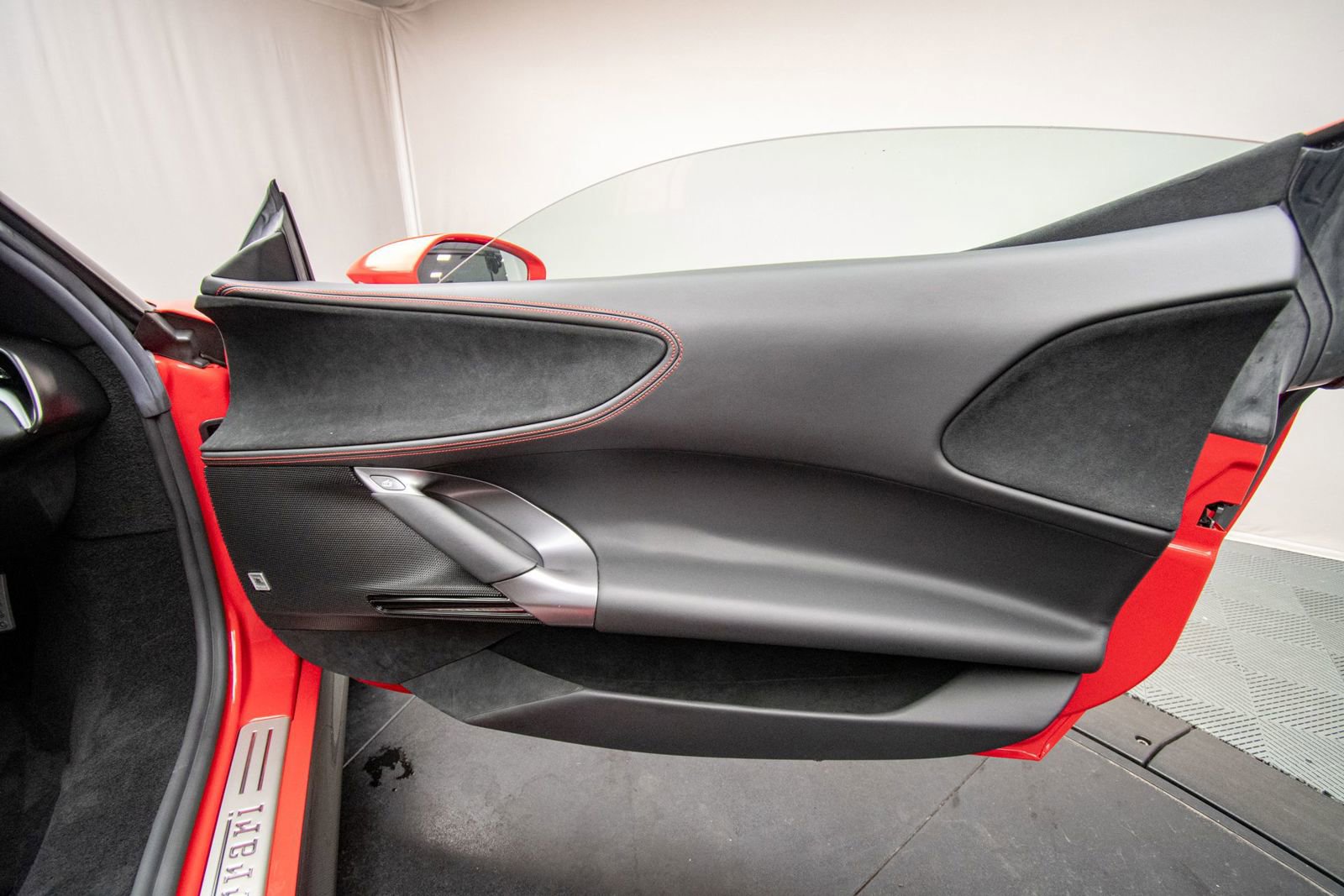 Used 2022 Ferrari SF90 Stradale AWD/4WD image 32