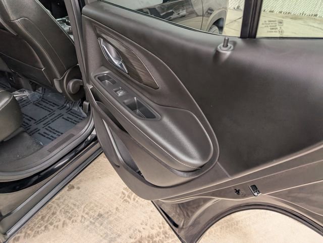 Used 2024 GMC Terrain SLT image 28