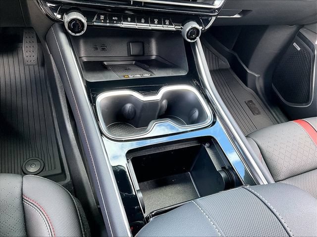 New 2026 Chevrolet Traverse RS w/ LPO, Floor Liner Package AWD/4WD image 25