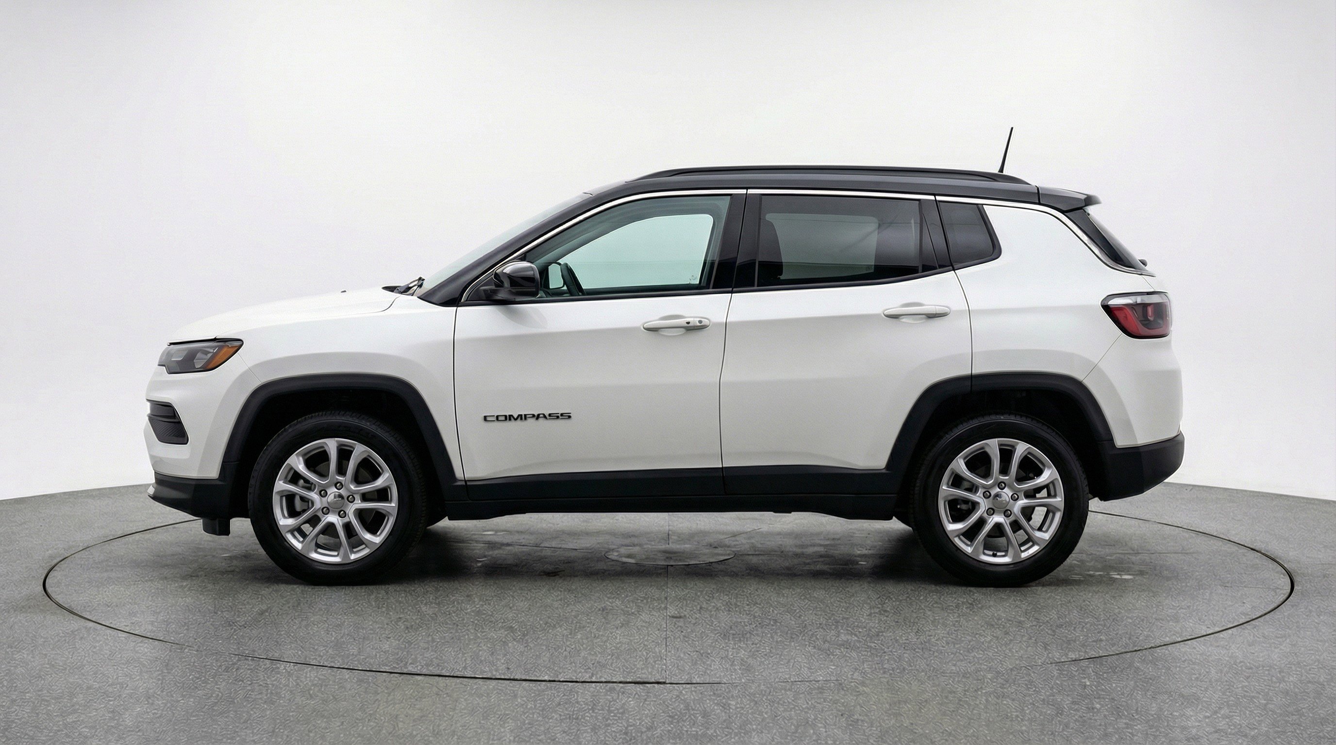 Used 2025 Jeep Compass Limited image 5