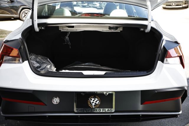 Certified 2025 Hyundai Elantra Limited FWD image 23