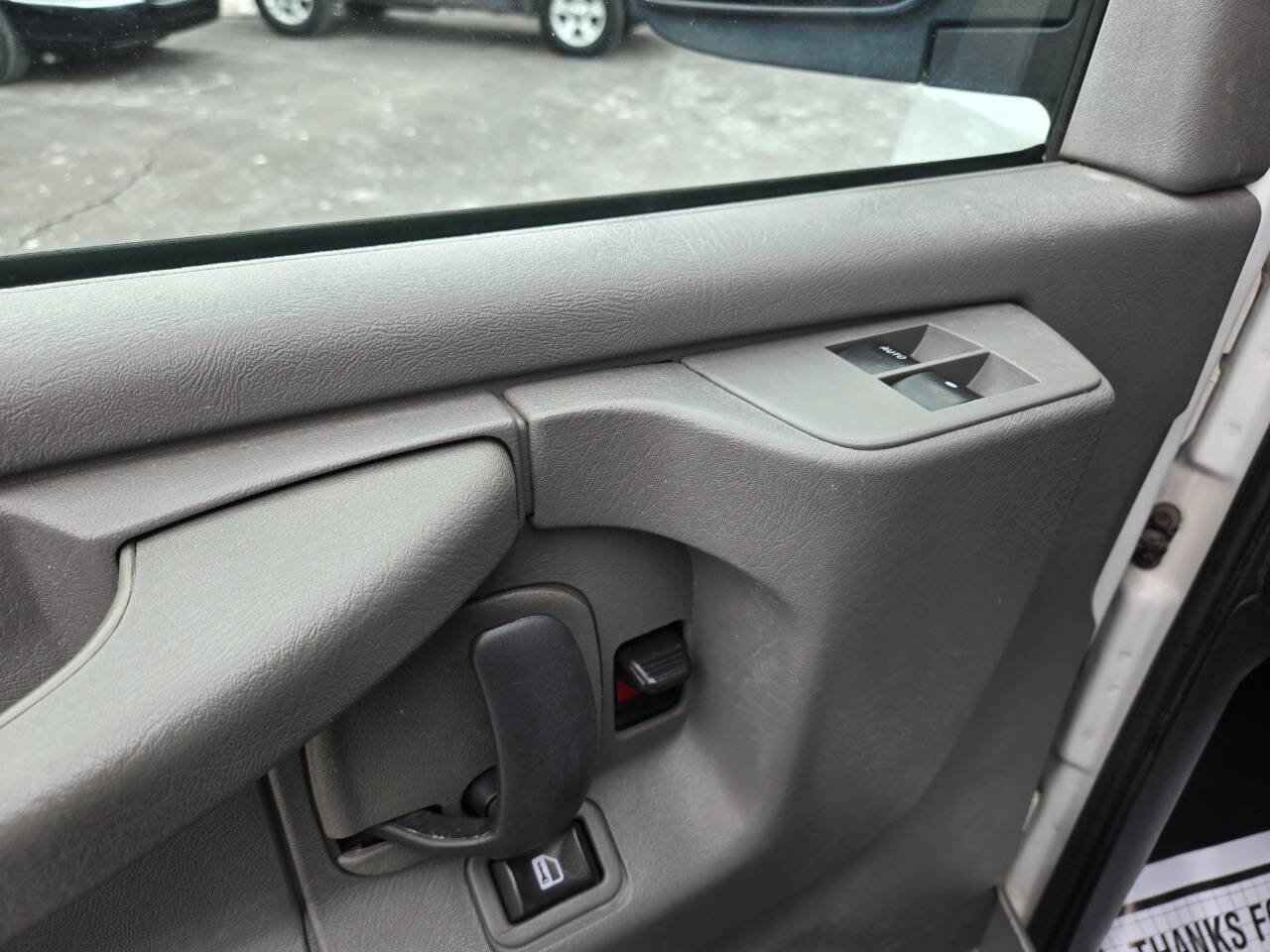 Used 2013 Chevrolet Express 3500 Extended RWD image 13