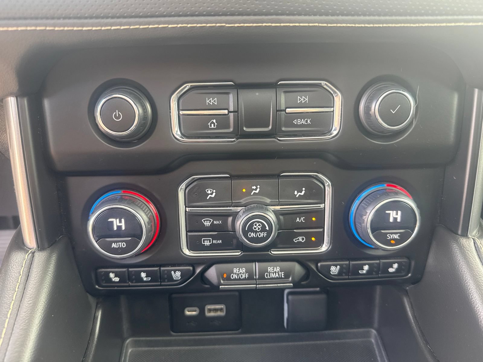Used 2023 Chevrolet Tahoe Premier AWD/4WD image 31
